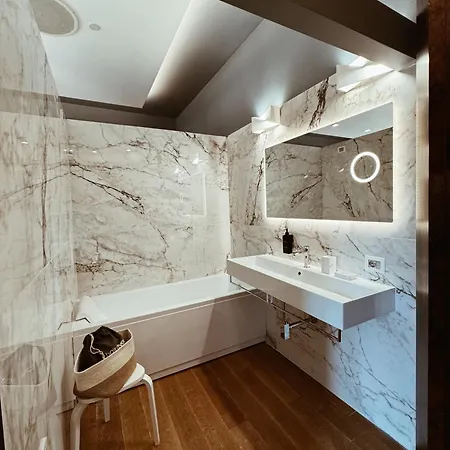 Pensjonat Residenza Imperiale - Trevi 4*