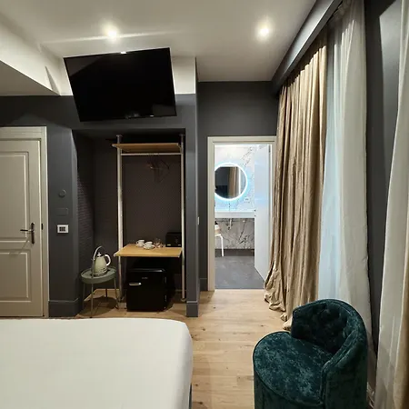 Residenza Imperiale - Trevi 4*